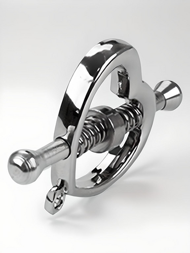 Heart Vice Nipple Clamps for Bondage – Close-up view highlighting the premium stainless steel and smooth finish, perfect for comfortable yet thrilling use.